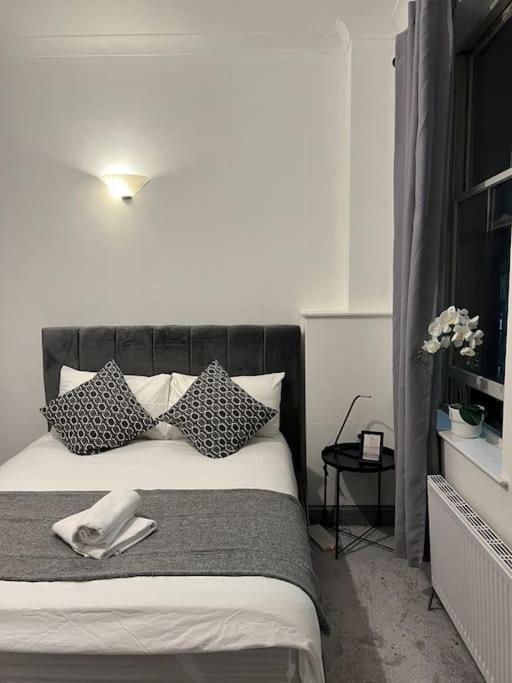 1 Bedroom Flat In Kings Cross! Londen Buitenkant foto